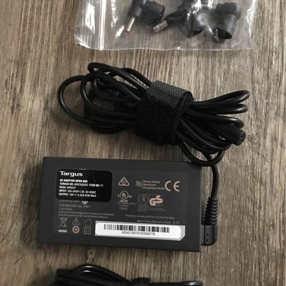65W UNiversal Laptop Charger - Targus - Picture 2 of 2